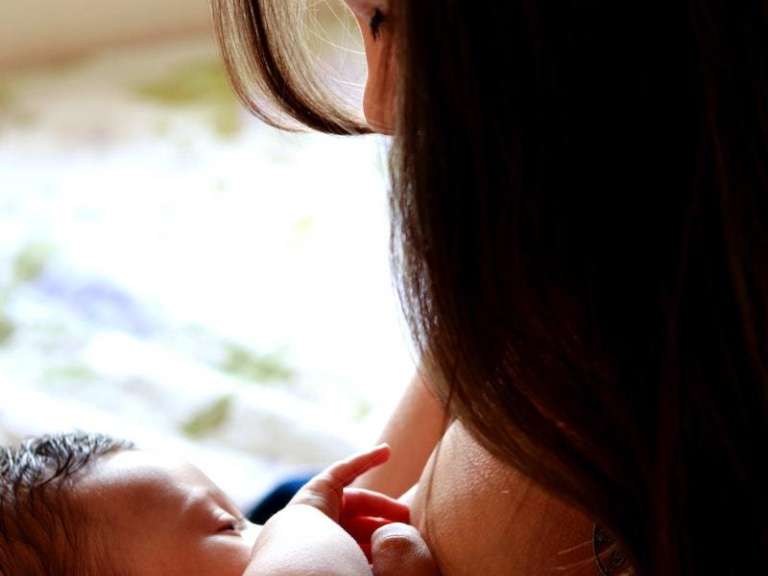My 5 Breastfeeding Tips for new Mums, a Midwives Guide